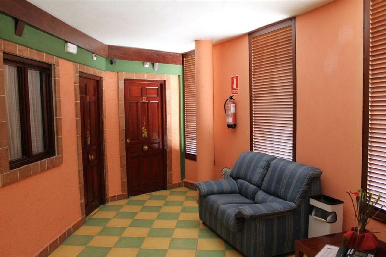 Hostal León Dormido Polop Exterior foto